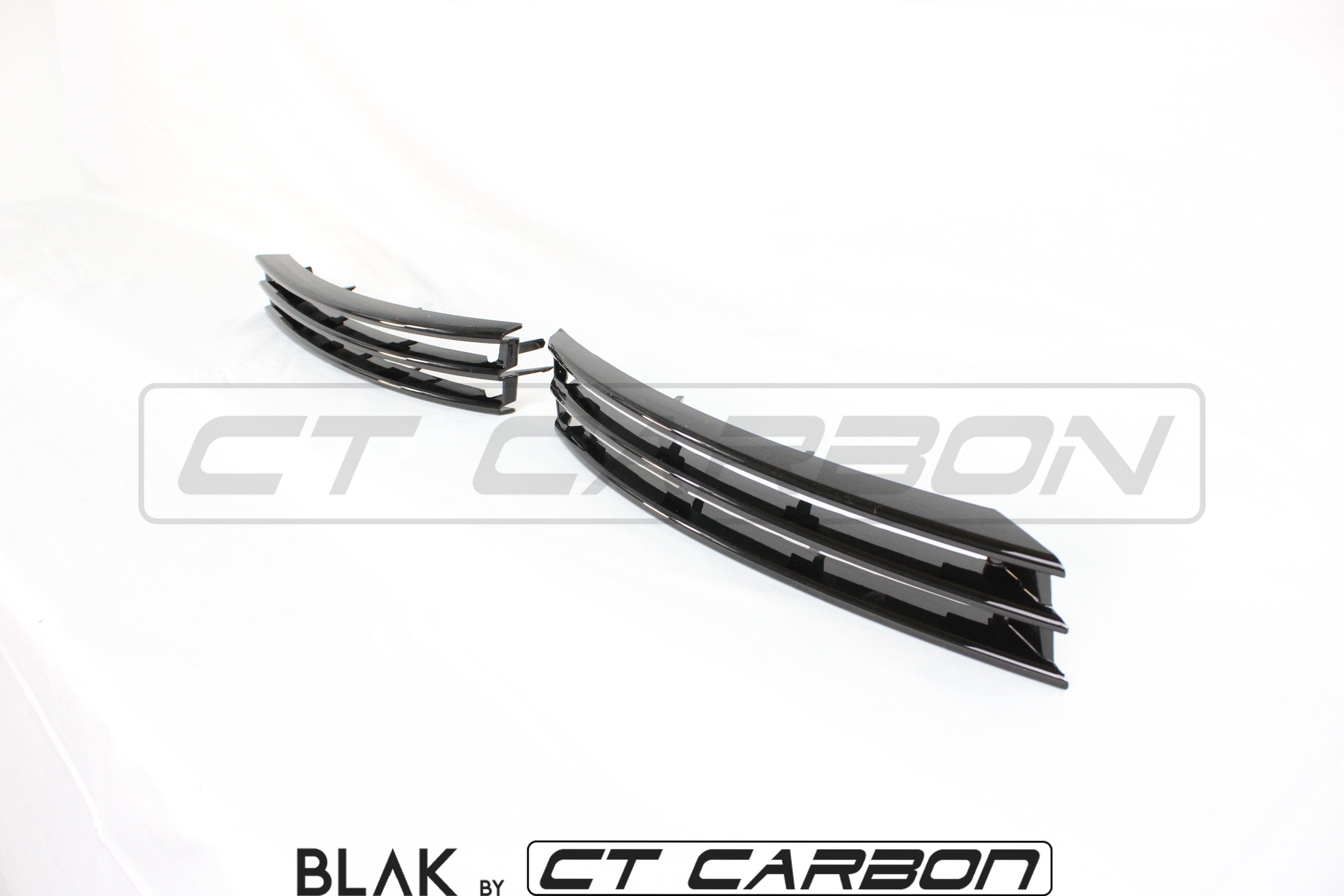 CT Carbon full black Edition trim pack kit fitted on a 2013-2017 Range Rover Vogue L405, featuring black splitter and exterior enhancements.