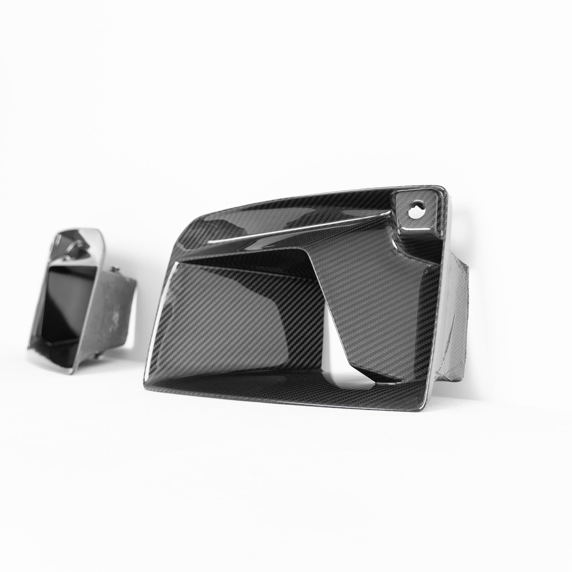 BMW M2 G87 front grill with TREVORA Pre-Preg Carbon Fibre TR87 front air ducts, showcasing sleek carbon fibre design and detailed construction.