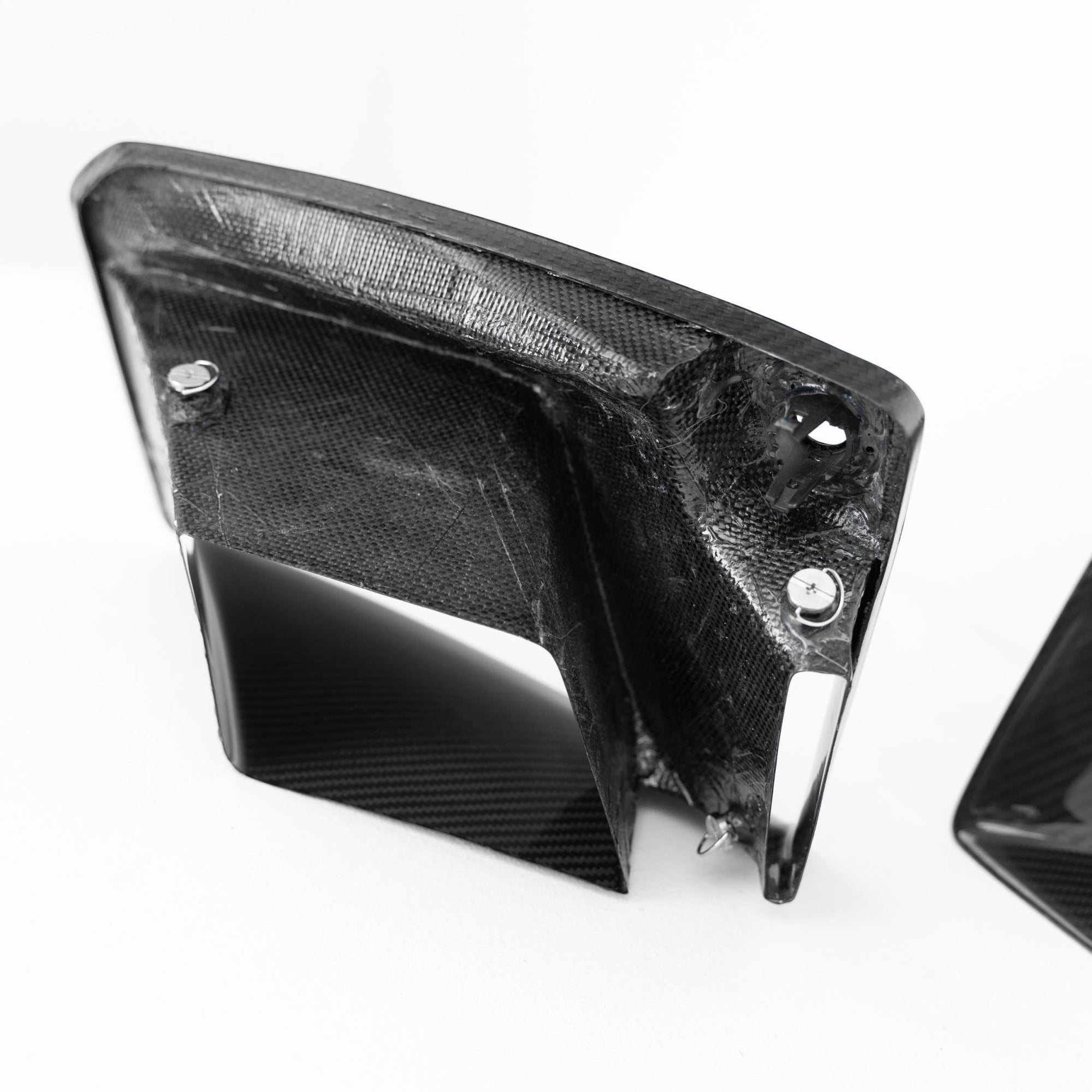 BMW M2 G87 front grill with Pre-Preg carbon fibre TR87 air ducts by TREVORA, showcasing sleek aerodynamic design.